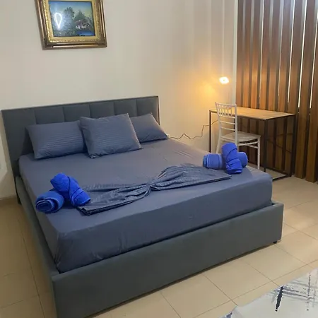 Chlo 4 * Tirana
